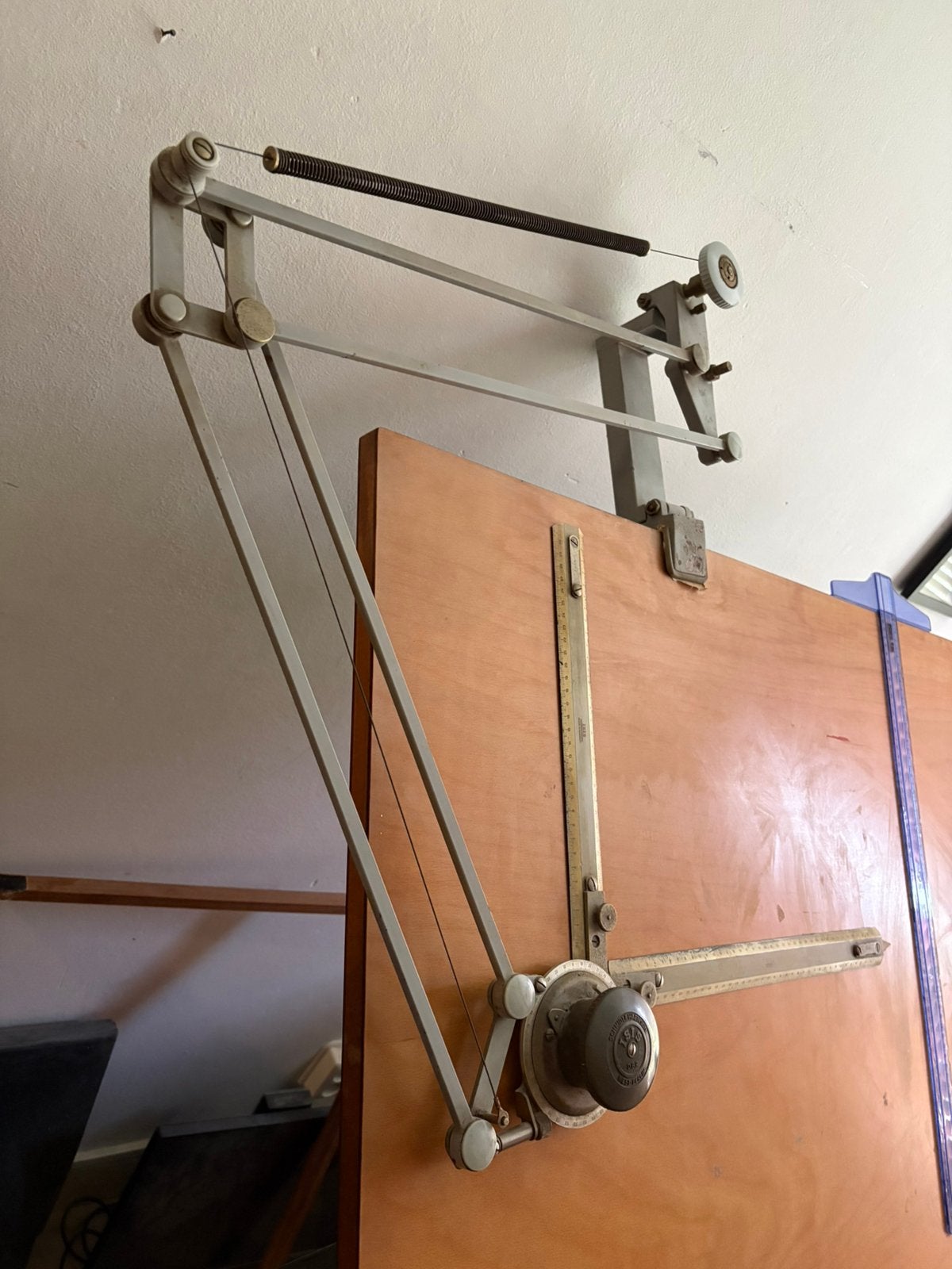 Vintage tekentafel met Isis arm, Doe-het-zelf en Verbouw, Tekentafels, Ophalen, Gebruikt, Minder dan 130 cm