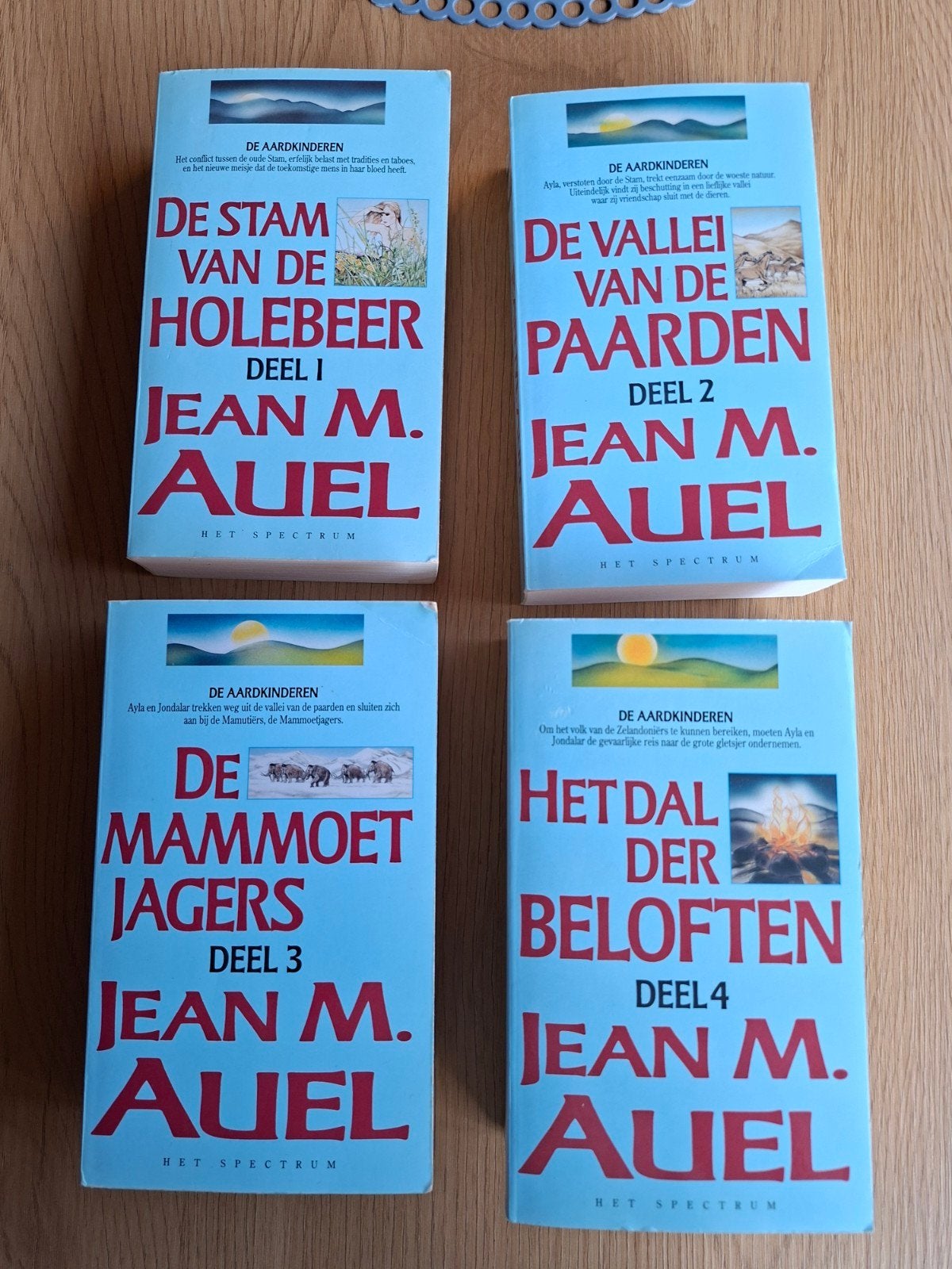 De Aardkinderen serie - Jean M. Auel (4 boeken), Boeken, Ophalen of Verzenden, Gelezen, Jean M. Auel, Nederland