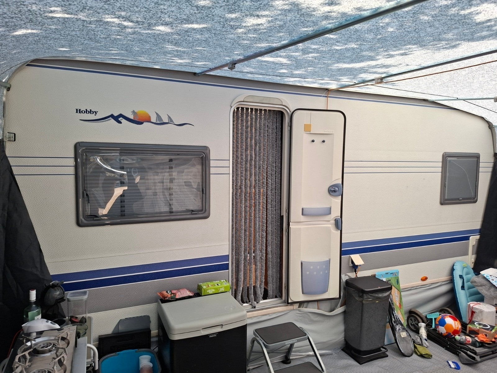 Hobby prestige caravan 2004 495 met voortent, luifel, uitbou, Rondzit, Hobby, Frans bed, Fietsenrek