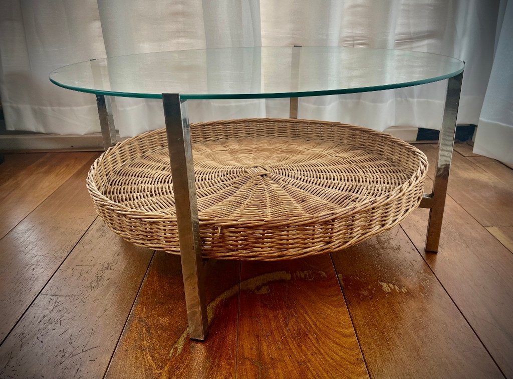Vintage salontafel met glazen blad en rieten mand, Huis en Inrichting, Tafels | Salontafels, Ophalen, Gebruikt, 100 tot 150 cm