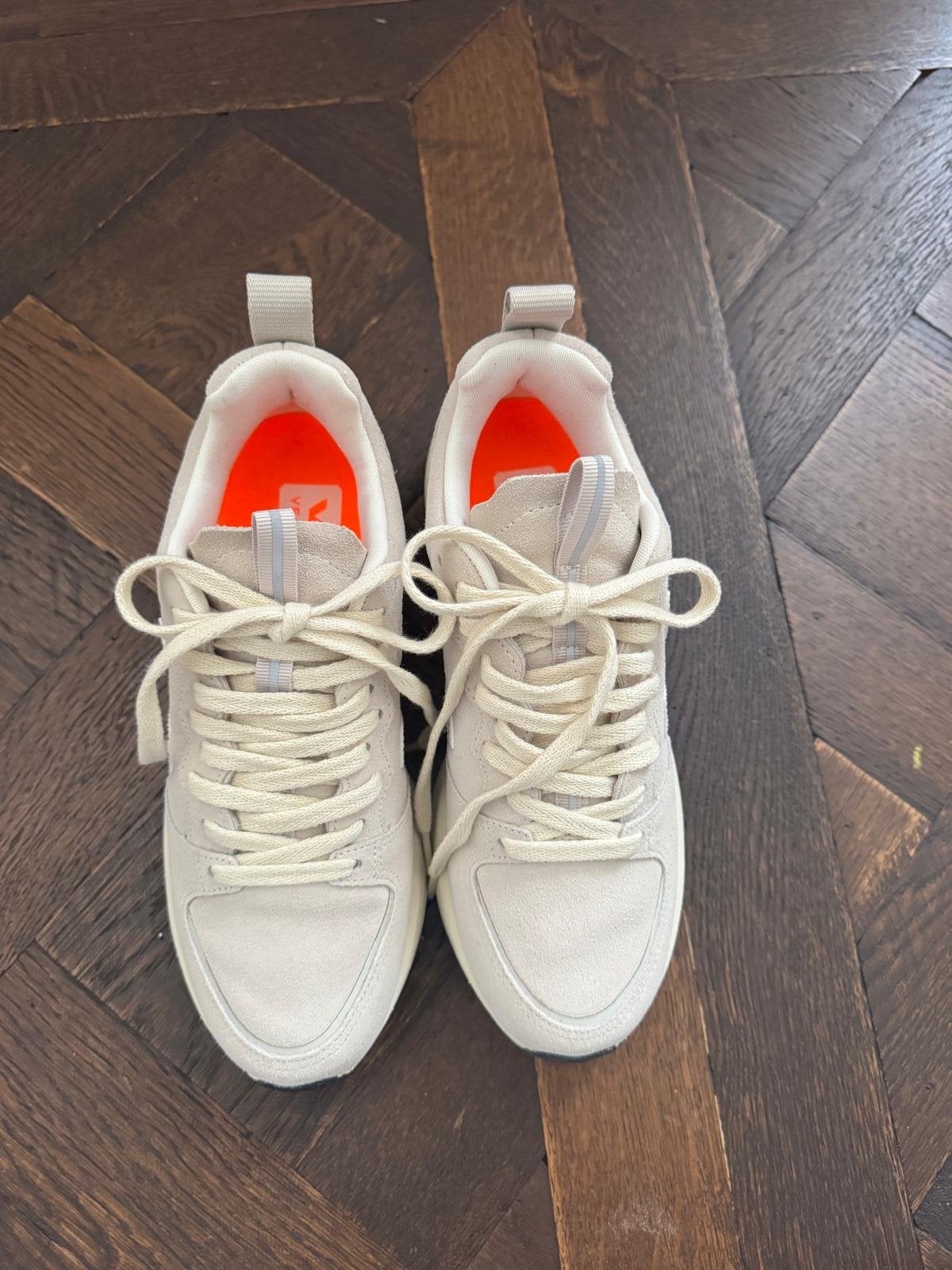 Zo goed als nieuwe sneakers van het merk Veja, maat 39, Beige, Ophalen of Verzenden, Sneakers of Gympen, Zo goed als nieuw