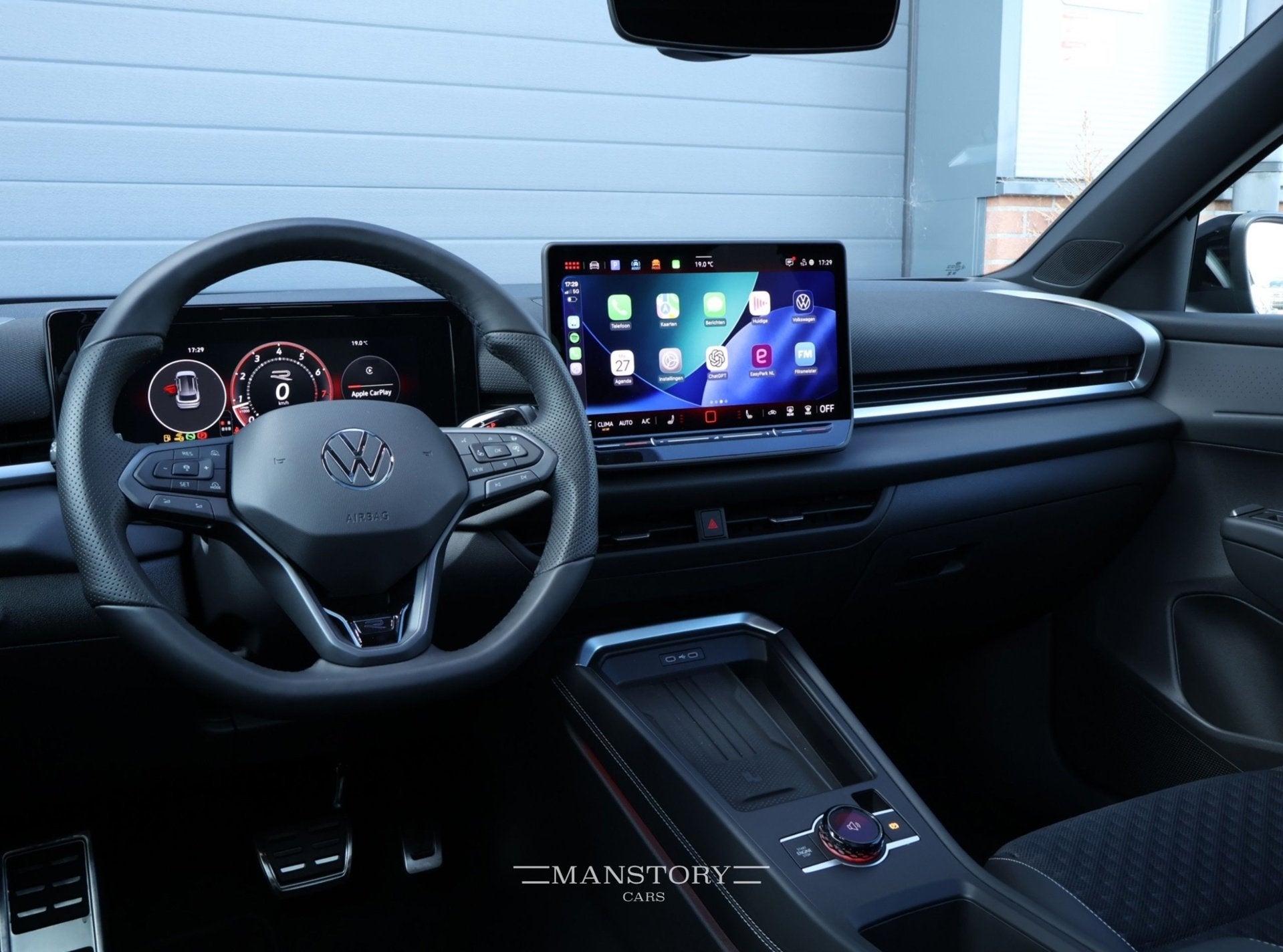 Volkswagen T-Roc 1.5 eTsi R-Line, Auto's, Volkswagen, Stof, Zwart, Automatische klimaatregeling, Bedrijf