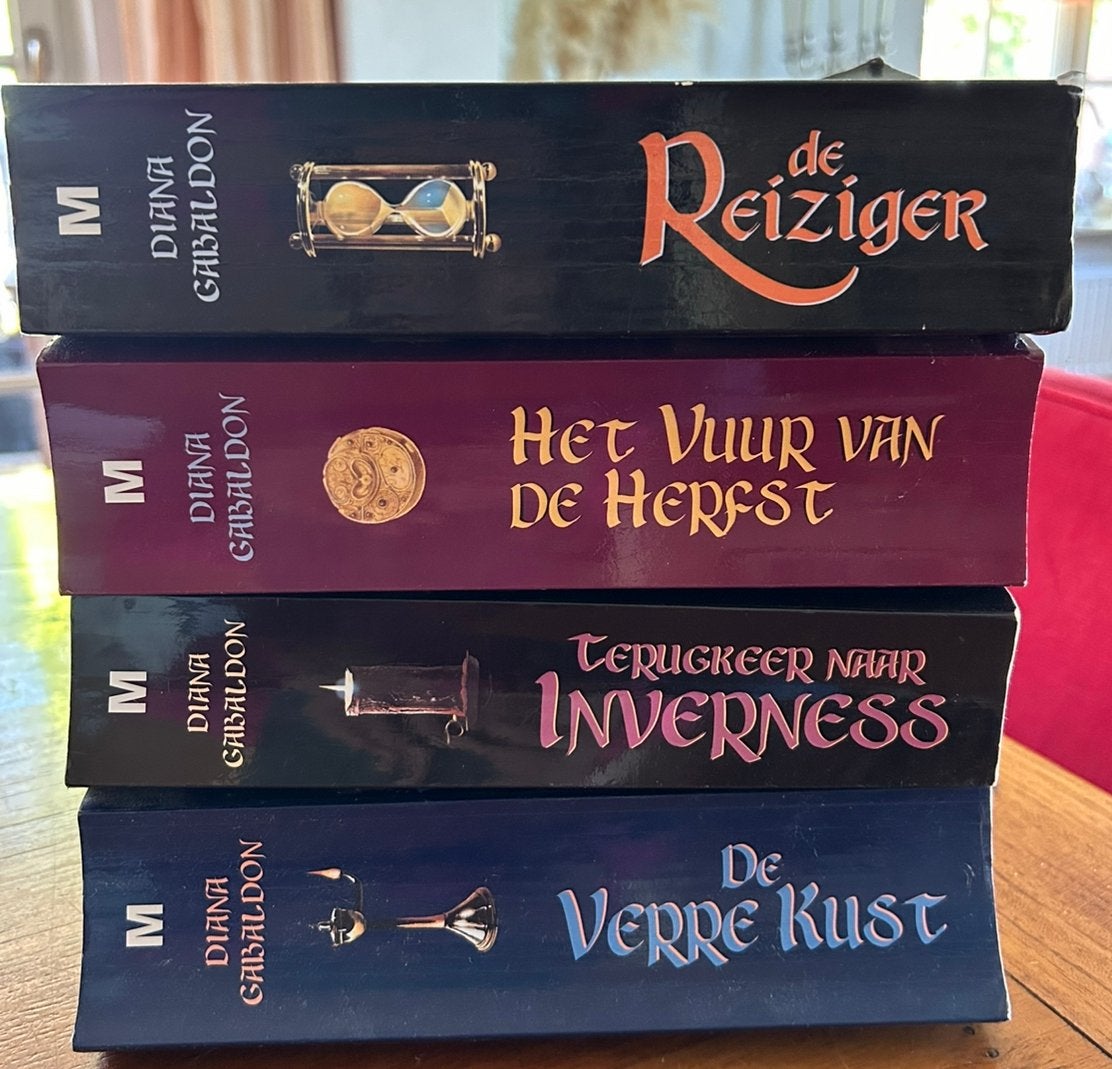 Outlanders serie Diana Gabaldon deel 1 tm 4, Boeken, Ophalen of Verzenden, Gelezen