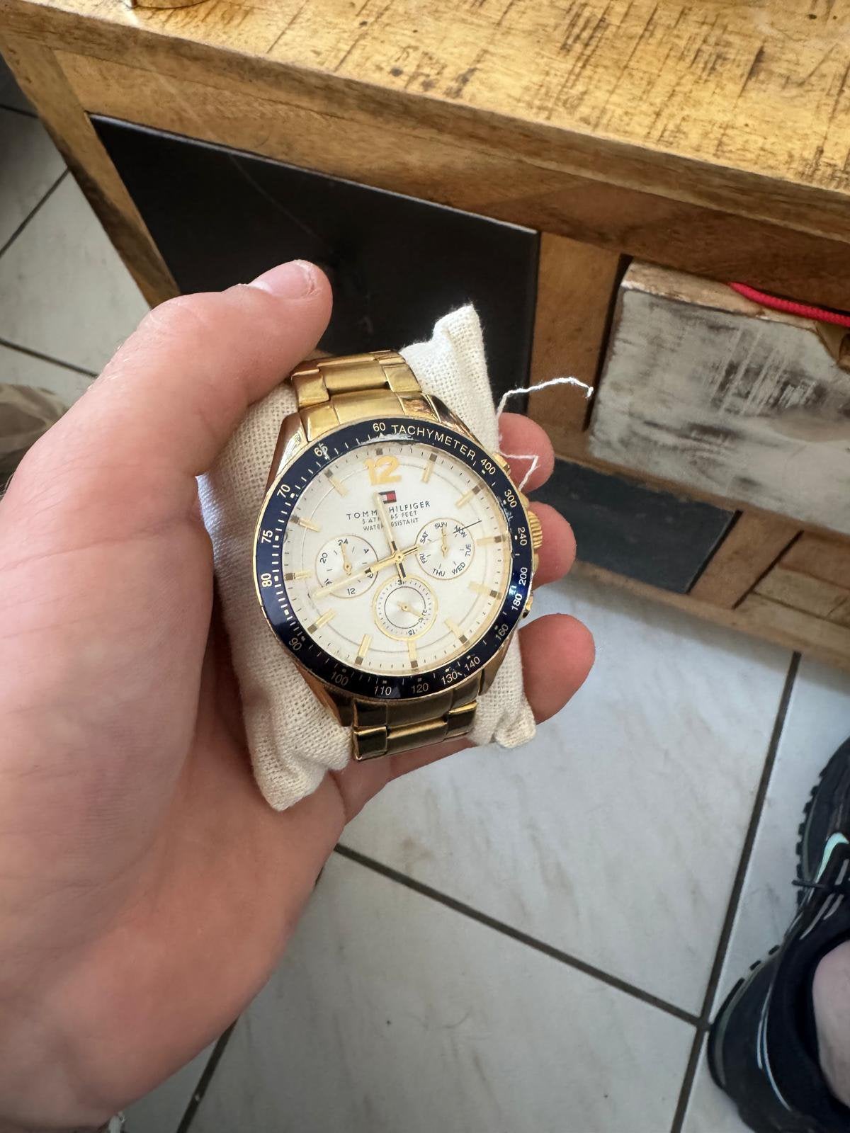 Tommyhilfinger horloge, Ophalen, Zo goed als nieuw, Goud, Overige merken