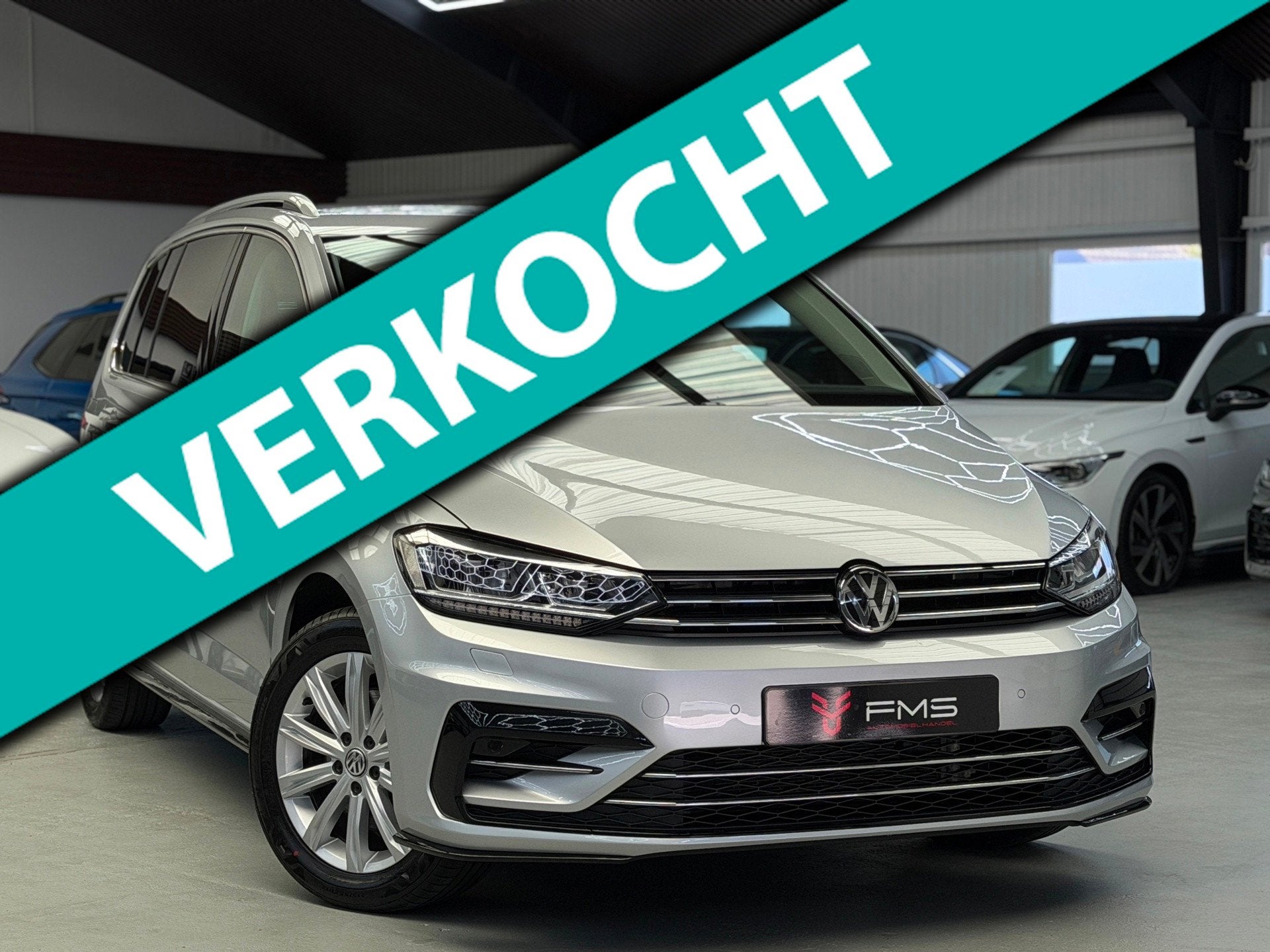 Volkswagen Touran 1.4 TSI R-Line 5p CarPlay Trekhaak, Auto's, 730 kg, Gebruikt, Zwart, 4 cilinders
