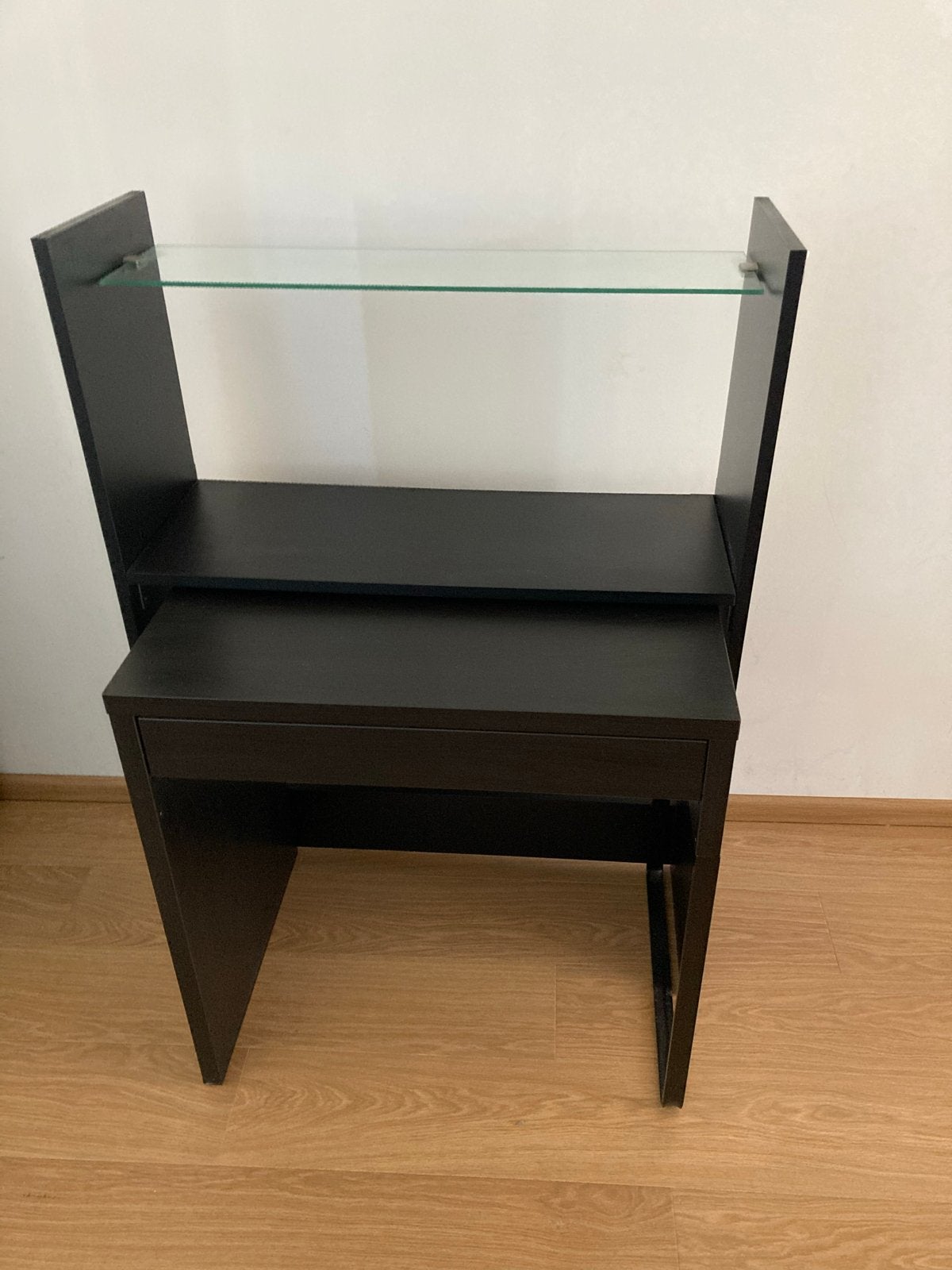 Zwart bureau met opbergruimte en glazen plank, Ophalen, Zwart, Gebruikt, Overige merken