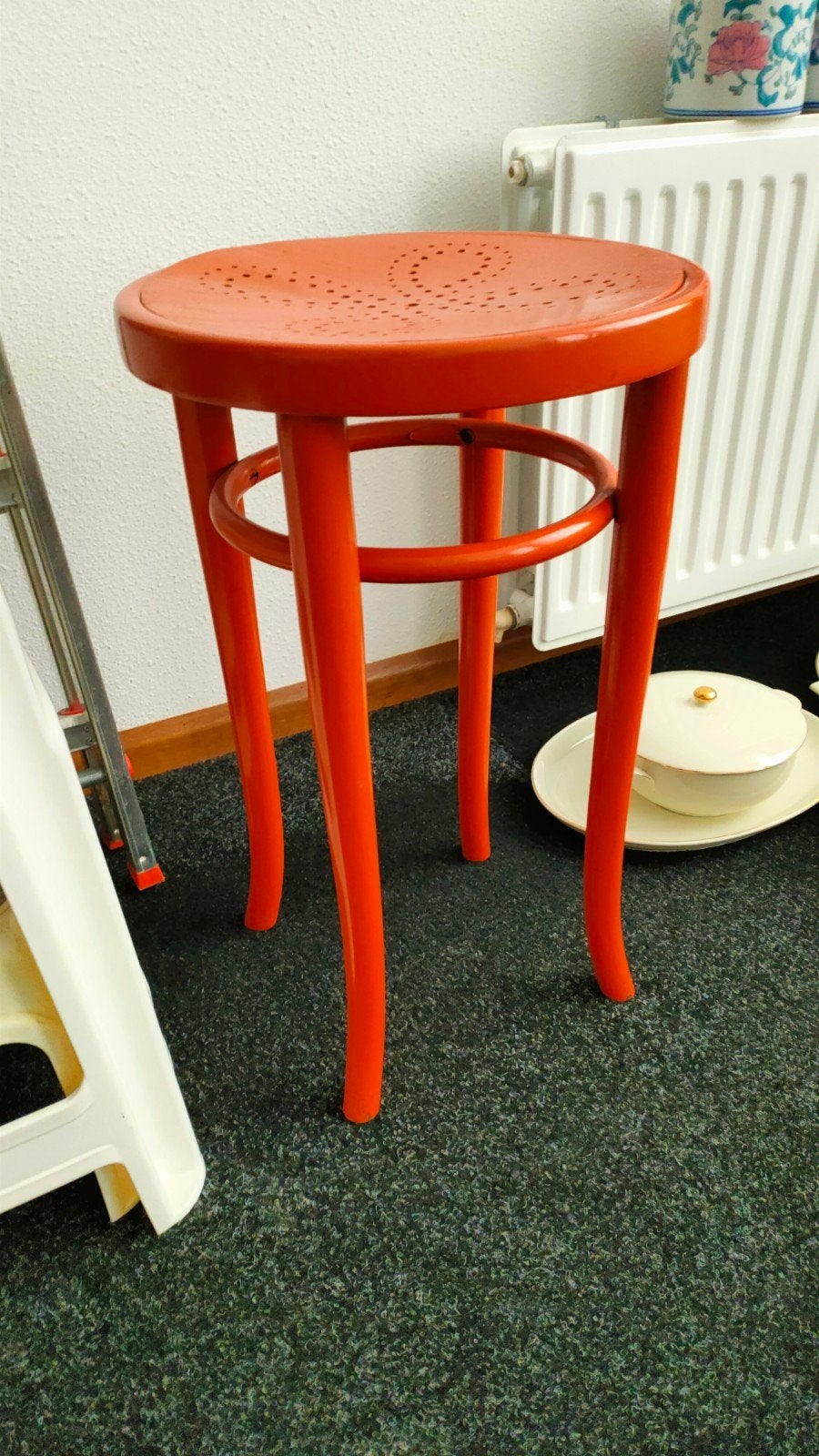 Vintage oranje Thonet kruk, Ophalen, Hout