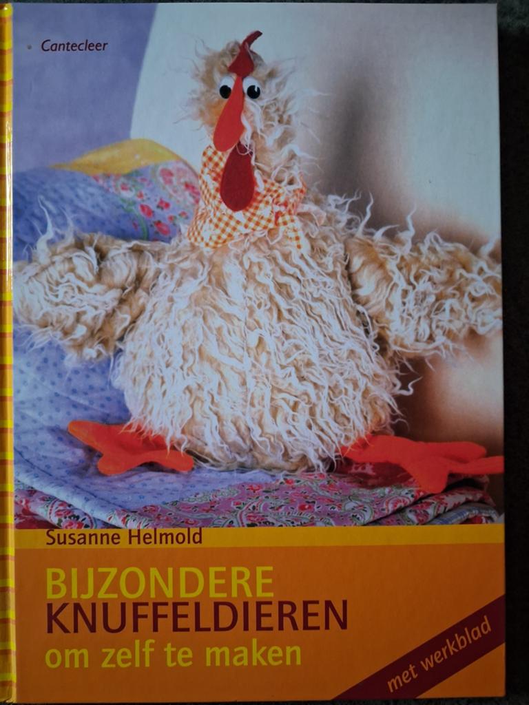 S. Helmond - Bijzondere knuffeldieren om zelf te maken, Ophalen of Verzenden, Zo goed als nieuw, S. Helmond, Borduren en Naaien
