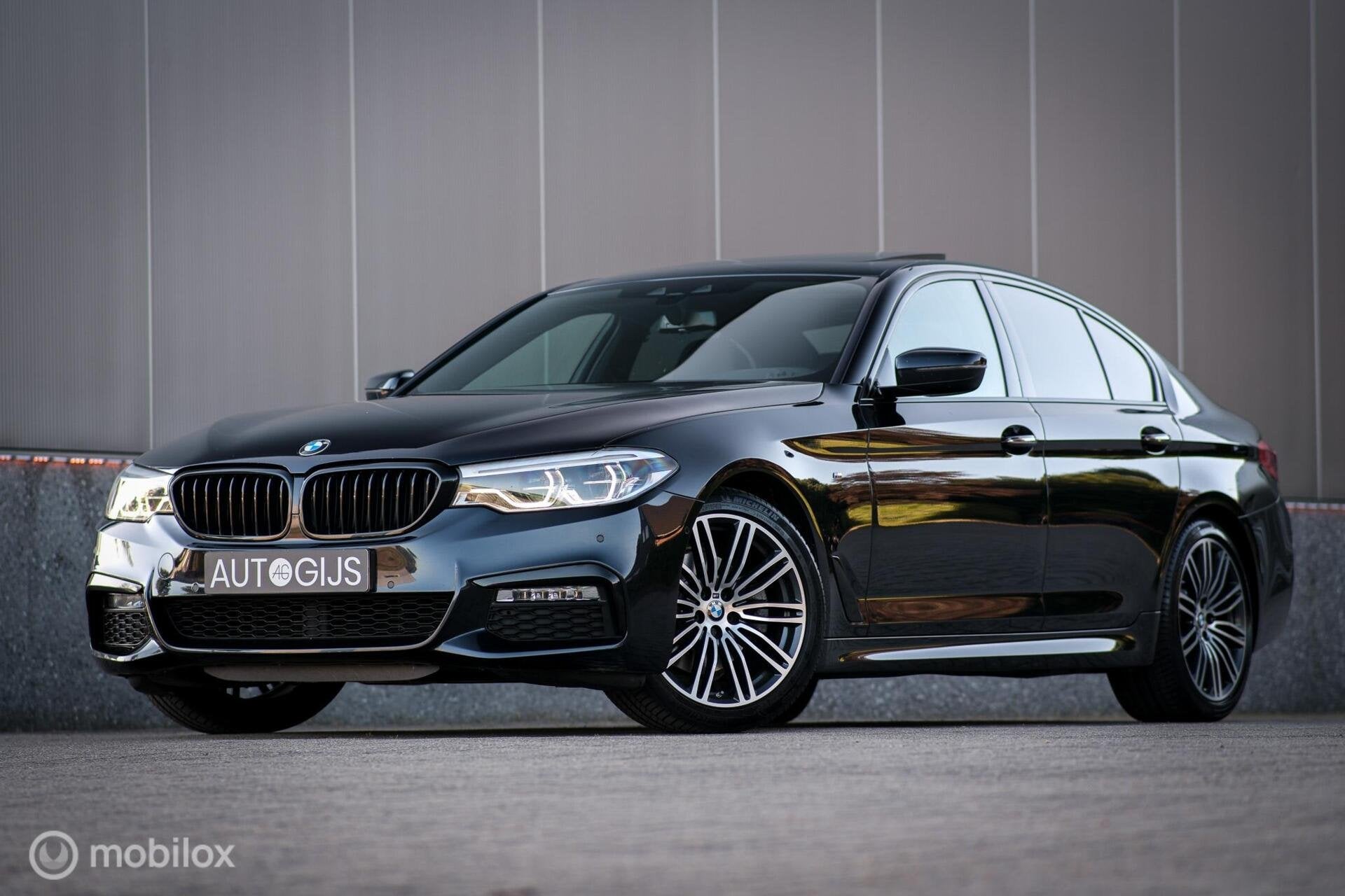 BMW 5-serie 520i M Pakket G30 | Schuifdak | Comfort Seats |, Automaat, 1998 cc, Achterwielaandrijving, Gebruikt