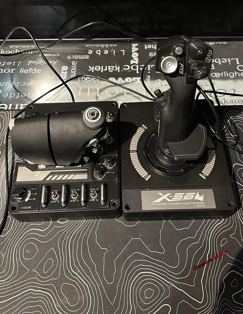 Logitech X-56 H.O.T.A.S. Flight Stick en Throttle, Ophalen, Online, 1 speler, Zo goed als nieuw
