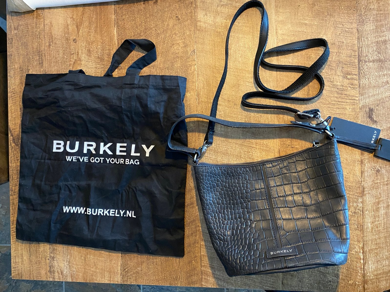 Burkely schoudertasje zwart croco print, Ophalen of Verzenden, Nieuw, Zwart, Schoudertasje