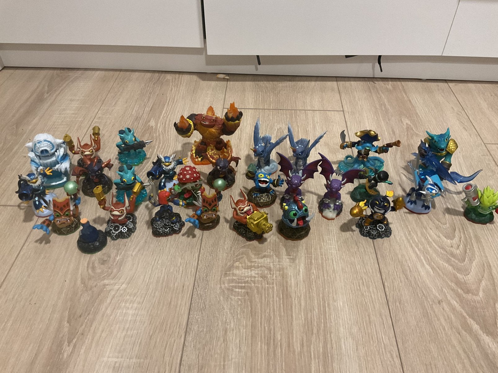 Skylanders figuren + disc spyros adventure en portal, Avontuur en Actie, 2 spelers, Ophalen of Verzenden, Zo goed als nieuw