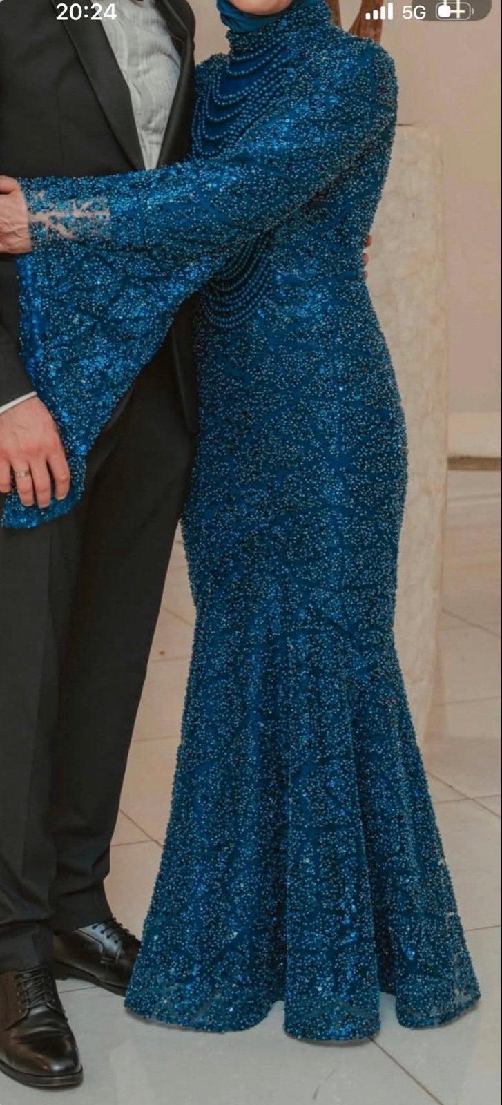 Prachtige Turquoisekleur galajurk met kralen en wijde mouwen, Maat 38/40 (M), Galajurk, Blauw, Ophalen of Verzenden