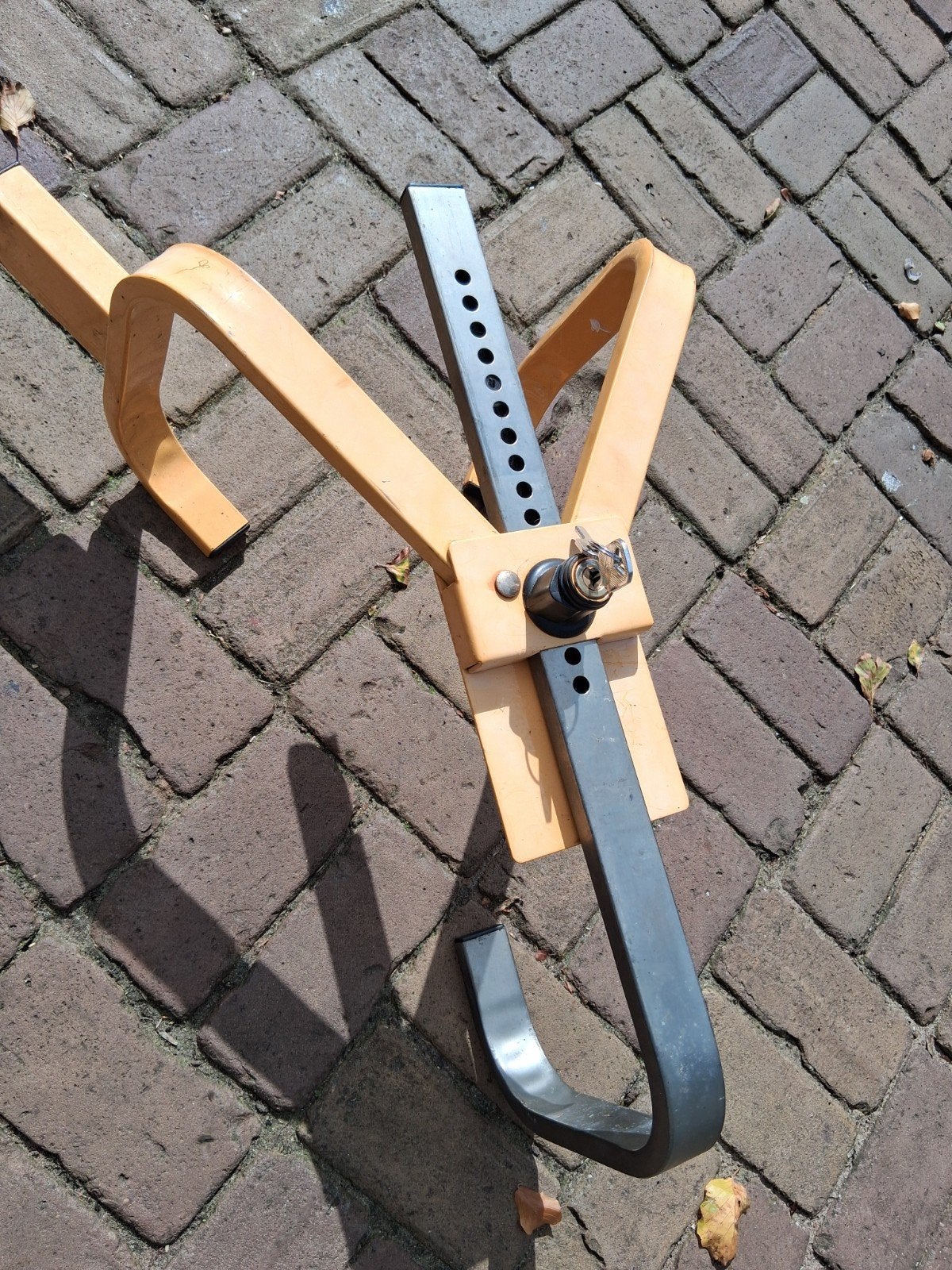 wielklem met 2 sleutels, Ophalen
