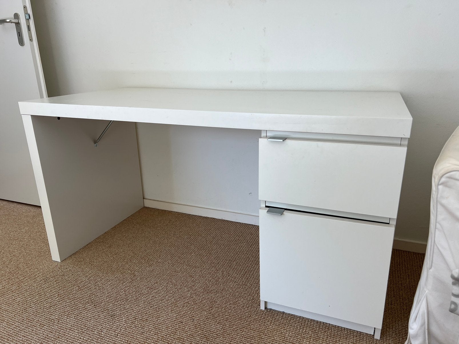 Klein wit bureau, Ophalen, Zo goed als nieuw