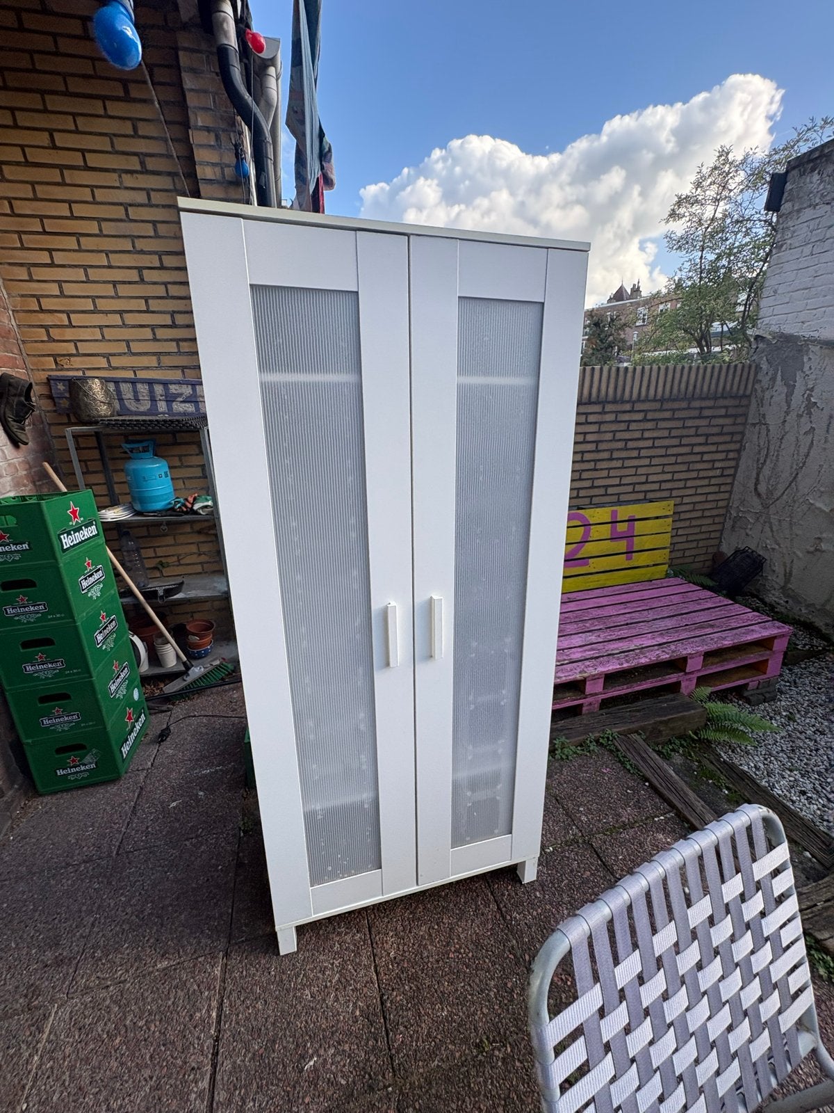 Witte IKEA kast met deuren en hangruimte, Huis en Inrichting, Overige materialen, Gebruikt, 150 tot 200 cm, 25 tot 50 cm