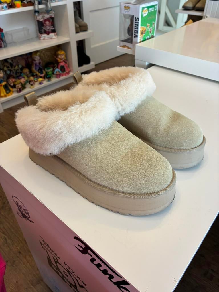 Ugg tazzelle mustard seed sand 39, Kleding | Dames, Schoenen, Ophalen of Verzenden, Zo goed als nieuw, Instappers, Beige