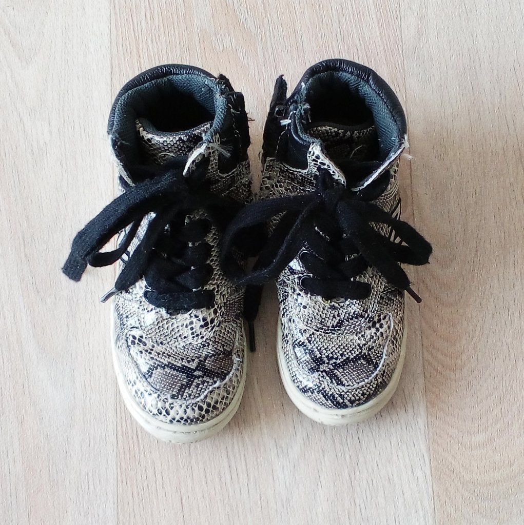 New Balance sneajers, maat 26, Gebruikt, Meisje, Sportschoenen, Ophalen of Verzenden