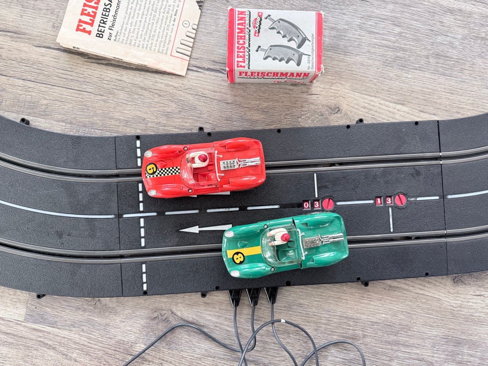 Fleischmann Racebaan met 2 auto's en accessoires, Ophalen, Fleischmann, Elektrisch, Racebaan