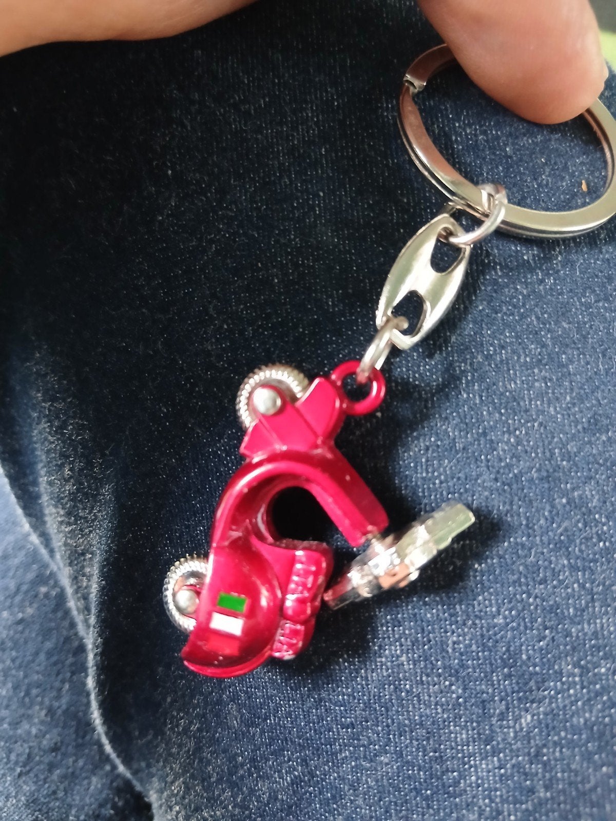 Rode Vespa sleutelhanger met Italiaanse vlag, Ophalen of Verzenden, Nieuw, Transport