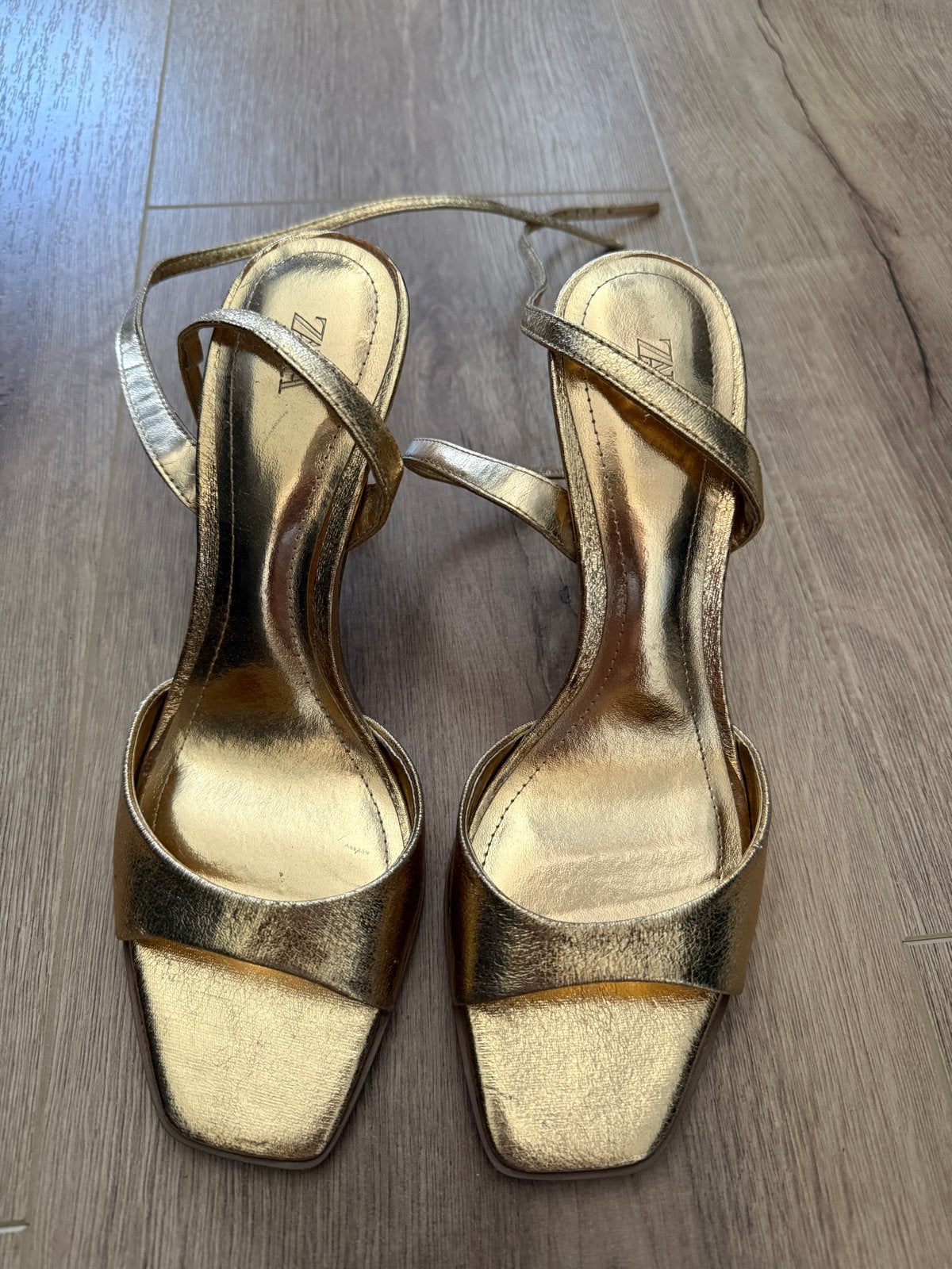 Zara gouden sandalen met hak - maat 39 (valt als 38), Ophalen of Verzenden, Zo goed als nieuw, Overige kleuren, Sandalen of Muiltjes