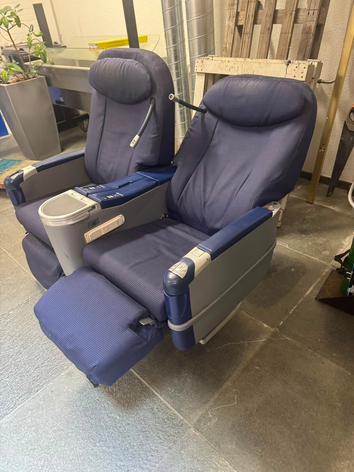 Twee vliegtuigstoelen, Business Class, blauw, Ophalen, Gebruikt, Twee, Blauw