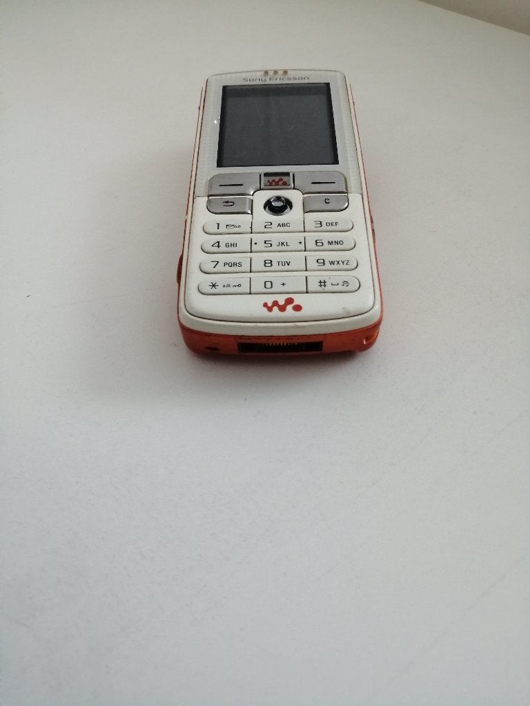 WEG=WEG!!! RETRO SONY ERICSSON WALKMAN MOBIELE TELEFOON, Ophalen of Verzenden, Gebruikt, Minder dan 3 megapixel, Klassiek of Candybar