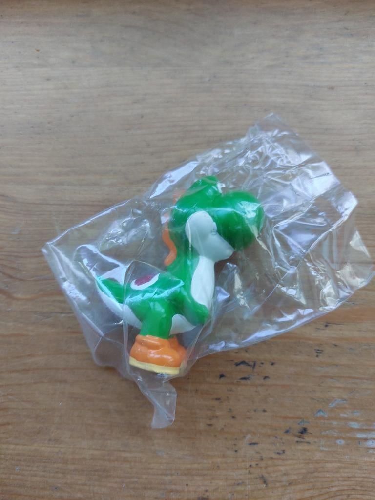 Yoshi poppetje 5,5 cm mars - super mario bros, Verzamelen, Poppetjes en Figuurtjes, Ophalen of Verzenden