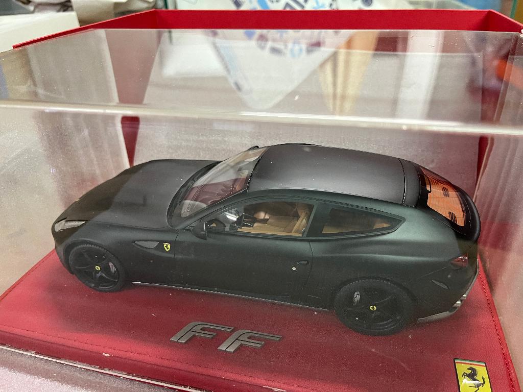 Modelauto's. BBR. Ferrari. FF matzwart. schaal 1/18. Nieuw !, Hobby en Vrije tijd, Modelauto's | 1:18, Ophalen of Verzenden, Nieuw