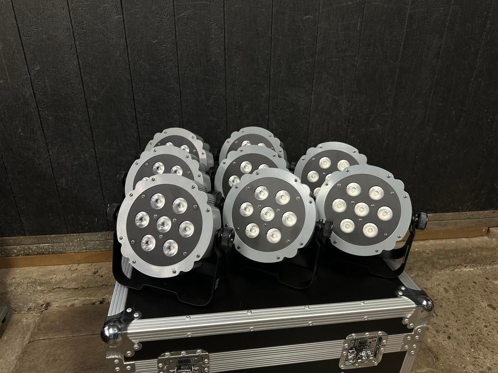 8x ZGAN Showtec Compact Par 7 Tri | incl. Flightcase led par, Ophalen, Zo goed als nieuw, Licht, Geluidgestuurd