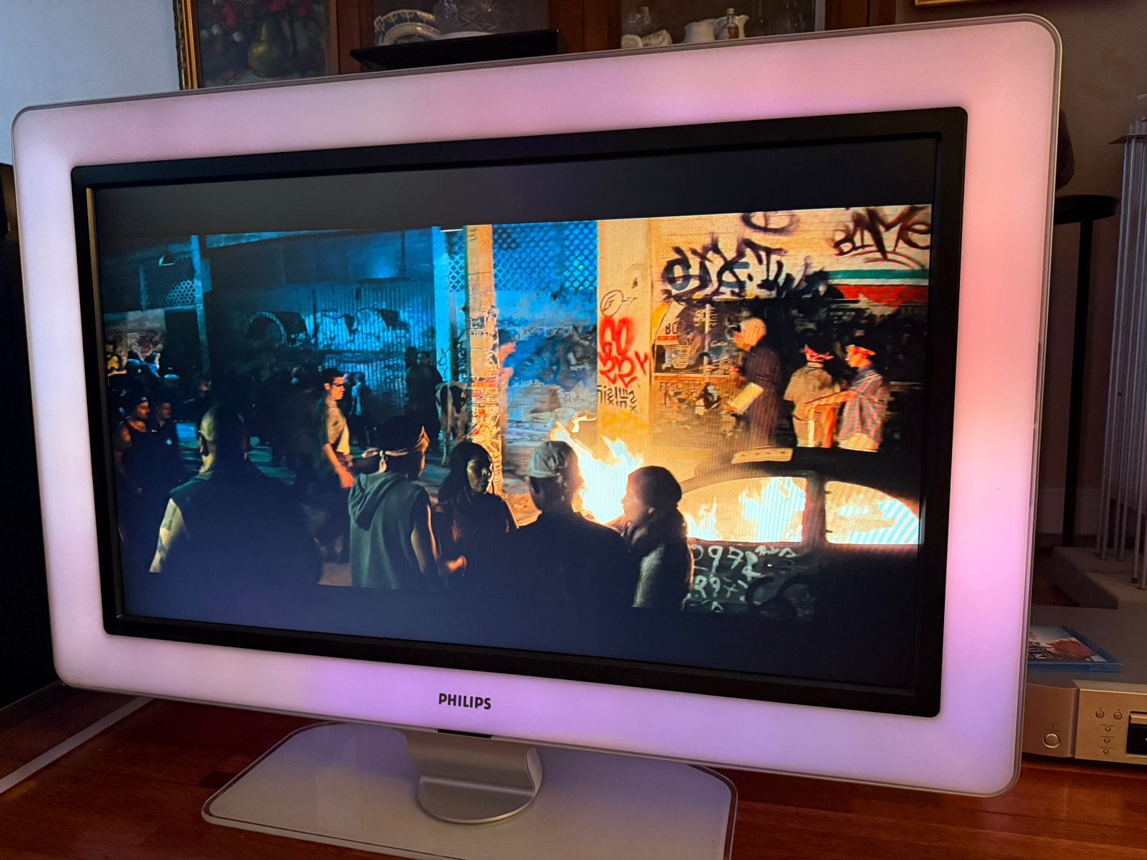 Philips Aurea 42’’ LCD TV met Ambilight, Ophalen, Philips, 50 Hz, 100 cm of meer
