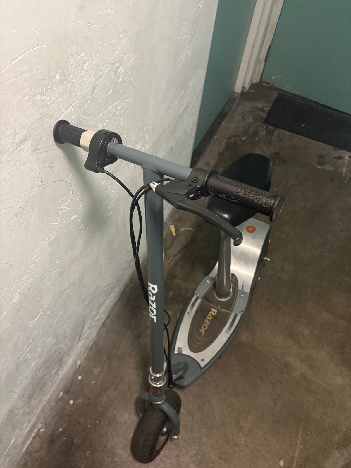 Razor elektrische step met zitje - Gebruikt, Fietsen en Brommers, Steps, Ophalen, Gebruikt, Elektrische step (E-scooter)