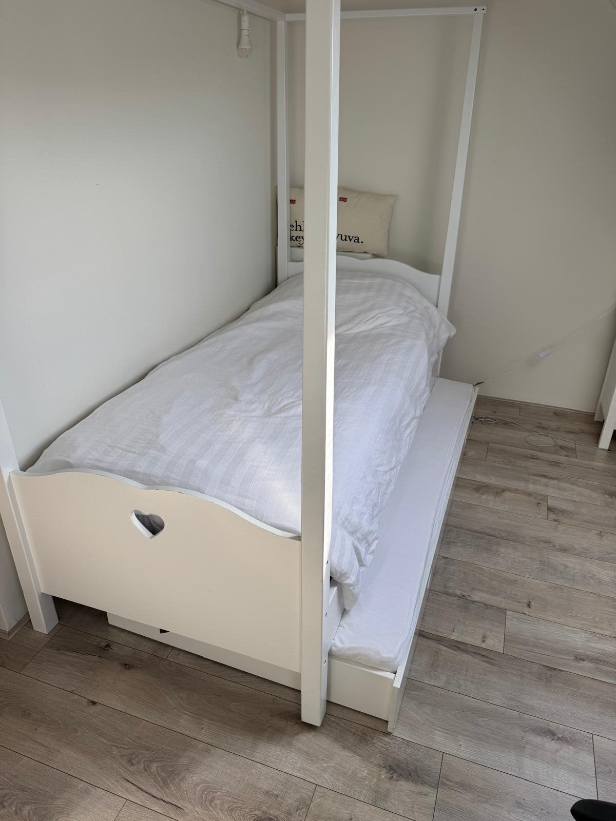 Eenpersoonsbed met uitschuifbaar logeerbed en lattenbodems, Ophalen, Gebruikt, 90 cm, Eenpersoons