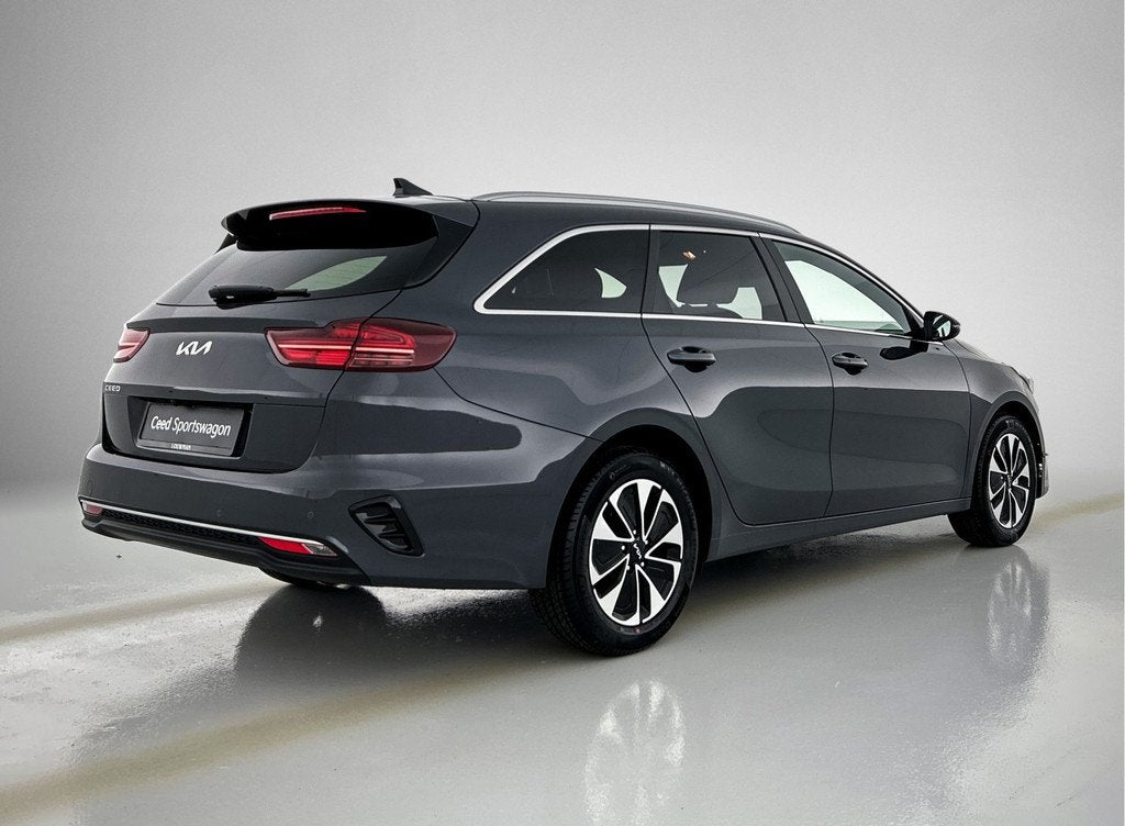 Kia Ceed Sportswagon 1.0 T-GDi MHEV Design Edition JBL gelui, 12 maanden, Stof, 710 kg, Zwart