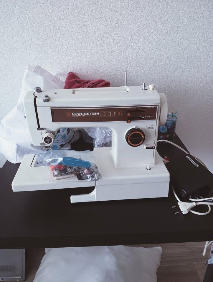 te koop aangeboden  een lewenstein naaimachine, Ophalen, Gebruikt, Naaimachine, Lewenstein