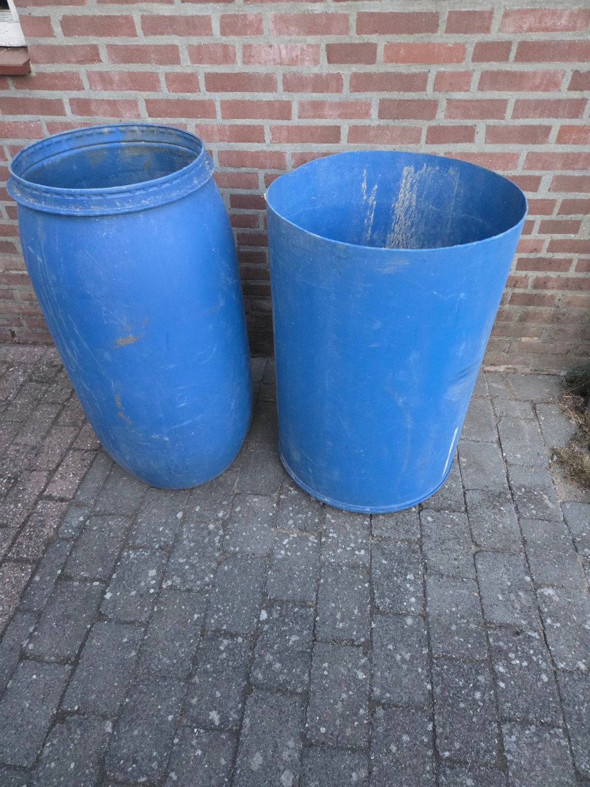 2x Blauwe Kunststof Tonnen/Vaten - Ideaal voor Tuin/Opslag, Ophalen, Kunststof, Gebruikt, Rond