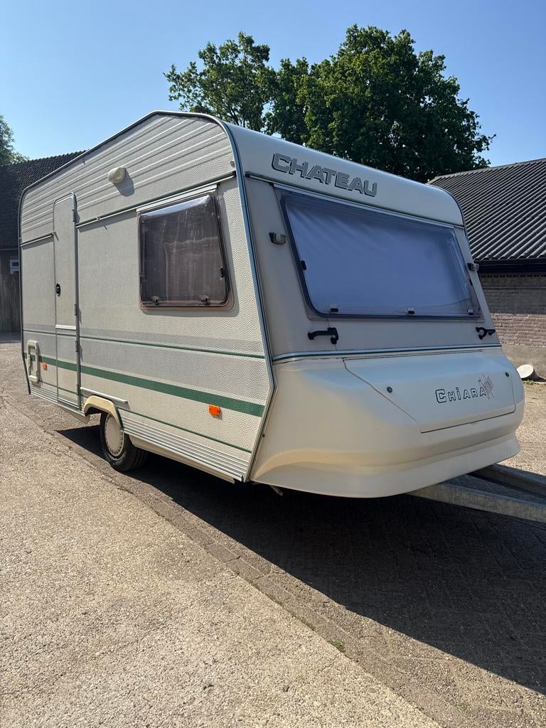 Chateau Chiara caravan met voor tent- Compact en compleet, Caravans en Kamperen, Caravans, Omvormbare zithoek, Particulier, 4 tot 5 meter