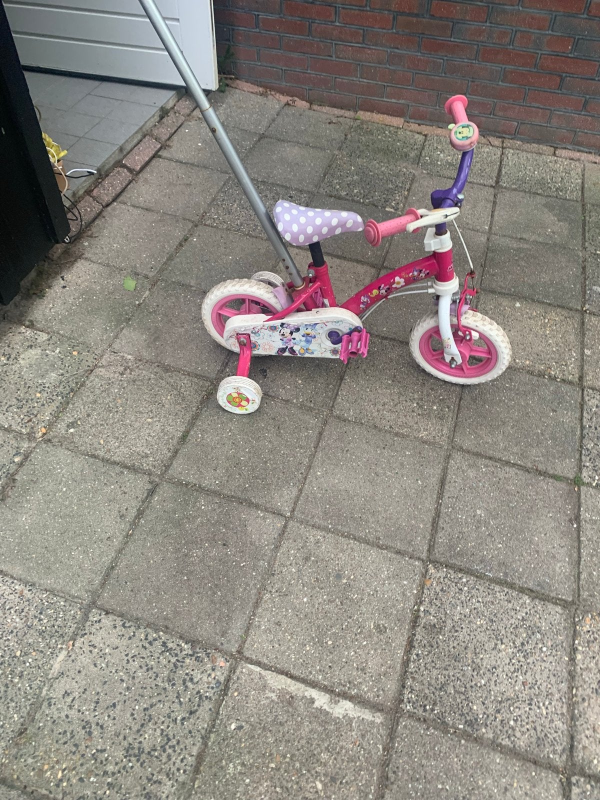 Roze kinderfiets met zijwieltjes en duwstang, Ophalen, Terugtraprem, Zijwieltjes, Gebruikt