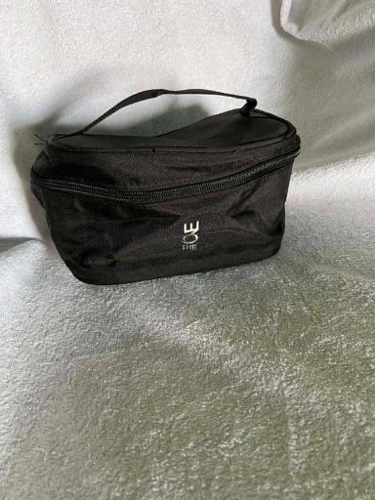 NIEUW, Zwart Make up tasje, Sieraden, Tassen en Uiterlijk, Tassen | Damestassen, Ophalen of Verzenden, Nieuw, Zwart, Avondtasje