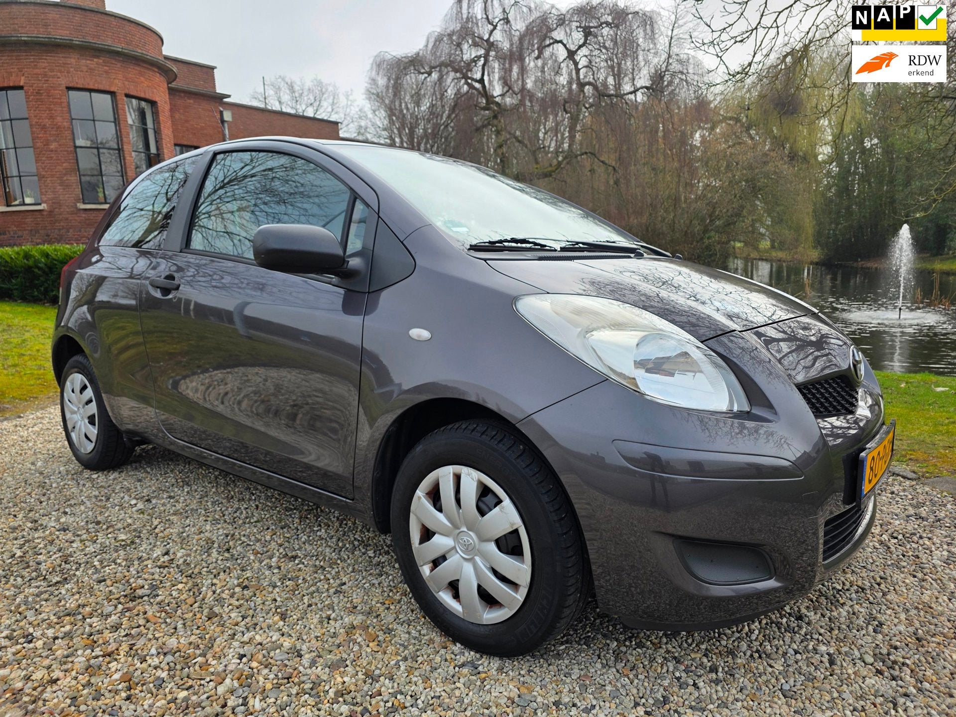 Toyota Yaris 1.0 VVTi Acces AIRCO *apk:02-2027*, Auto's, Voorwielaandrijving, Euro 5, 750 kg, 965 kg