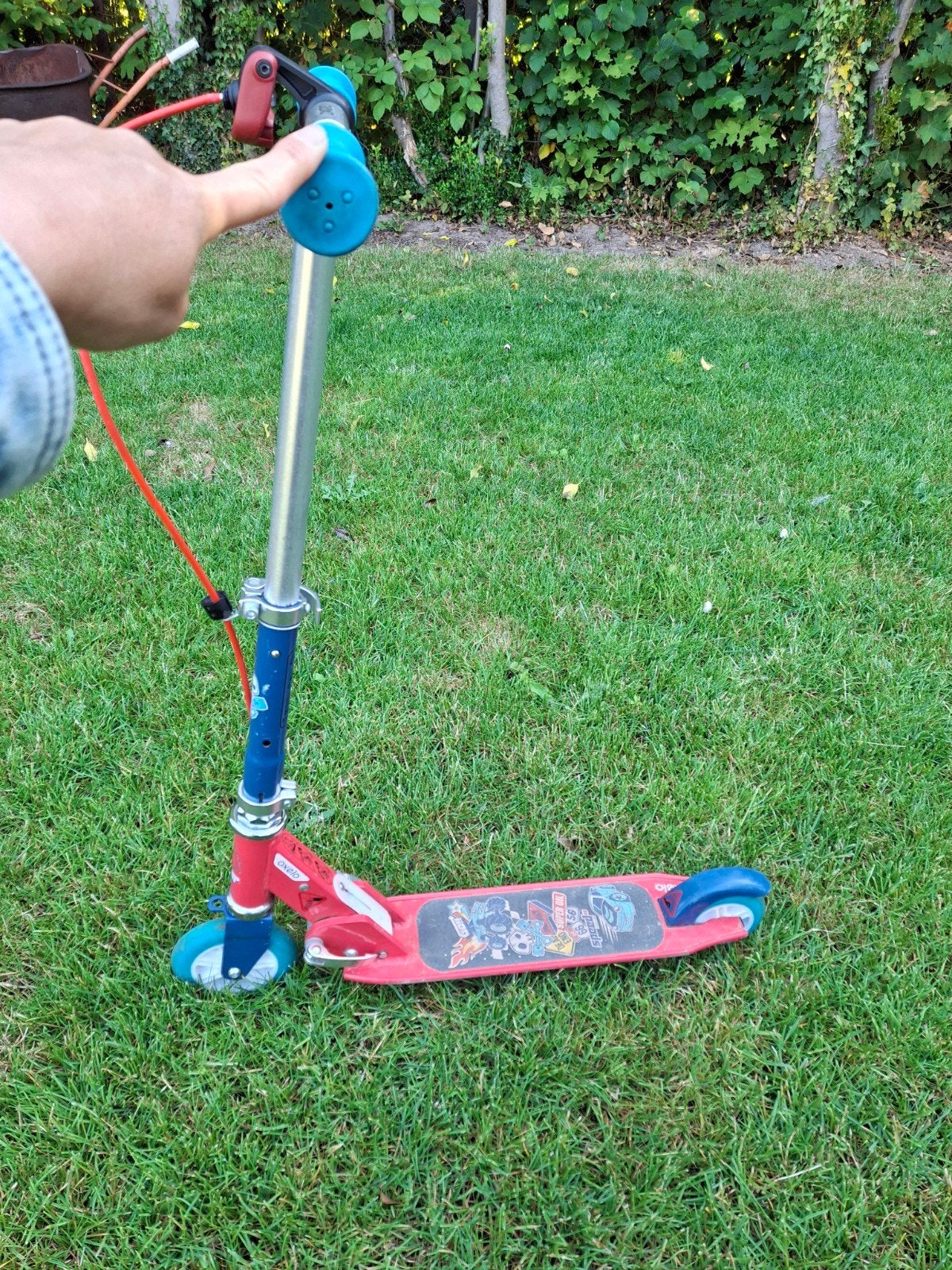 Kinderstep Oxelo rood/blauw met handrem, Ophalen, Gebruikt, Gewone step, Oxelo (Decathlon)
