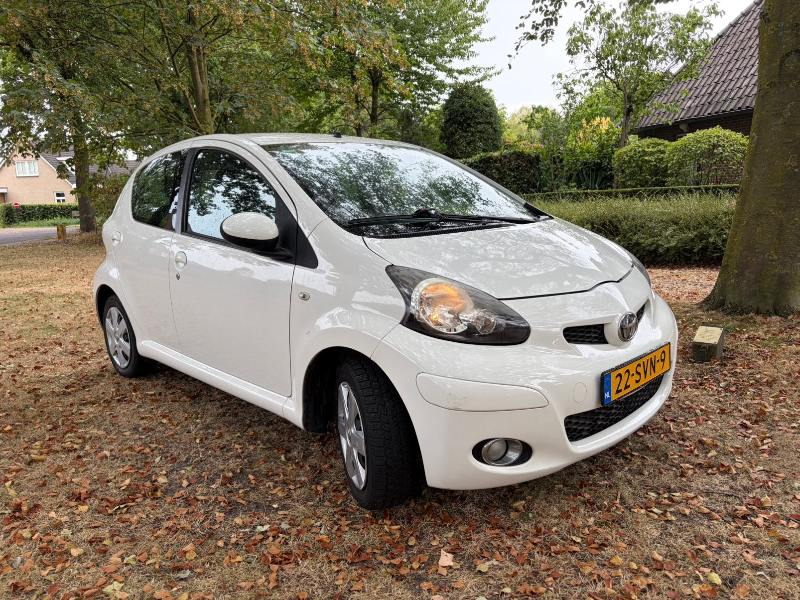 Toyota Aygo 1.0 12V Vvt-i 5DRS 2012 Wit, Voorwielaandrijving, Euro 5, Stof, Zwart
