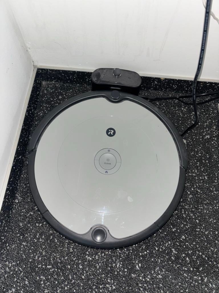 iRobot Roomba Robotstofzuiger met nieuwe accessoires set, Witgoed en Apparatuur, Stofzuigers, Zo goed als nieuw, Robotstofzuiger