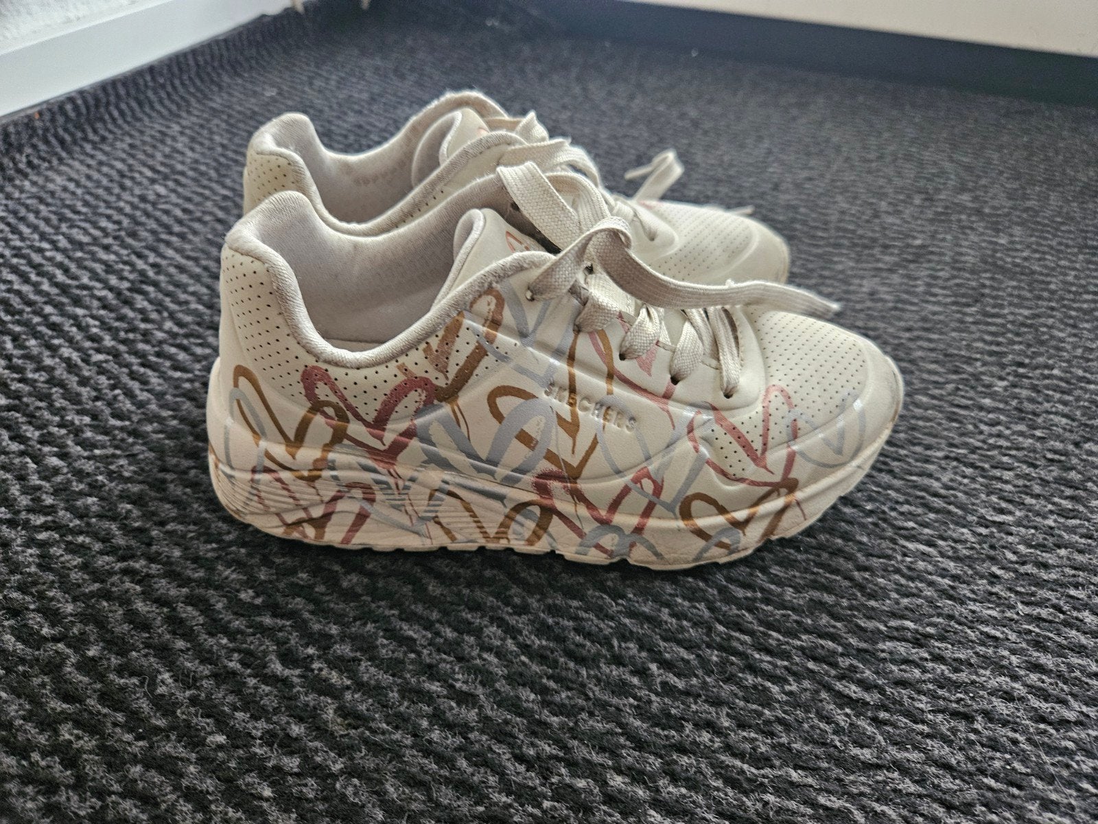 Skechers sneakers maat 30 met hartjes, Gebruikt, Meisje, Sportschoenen, Skechers
