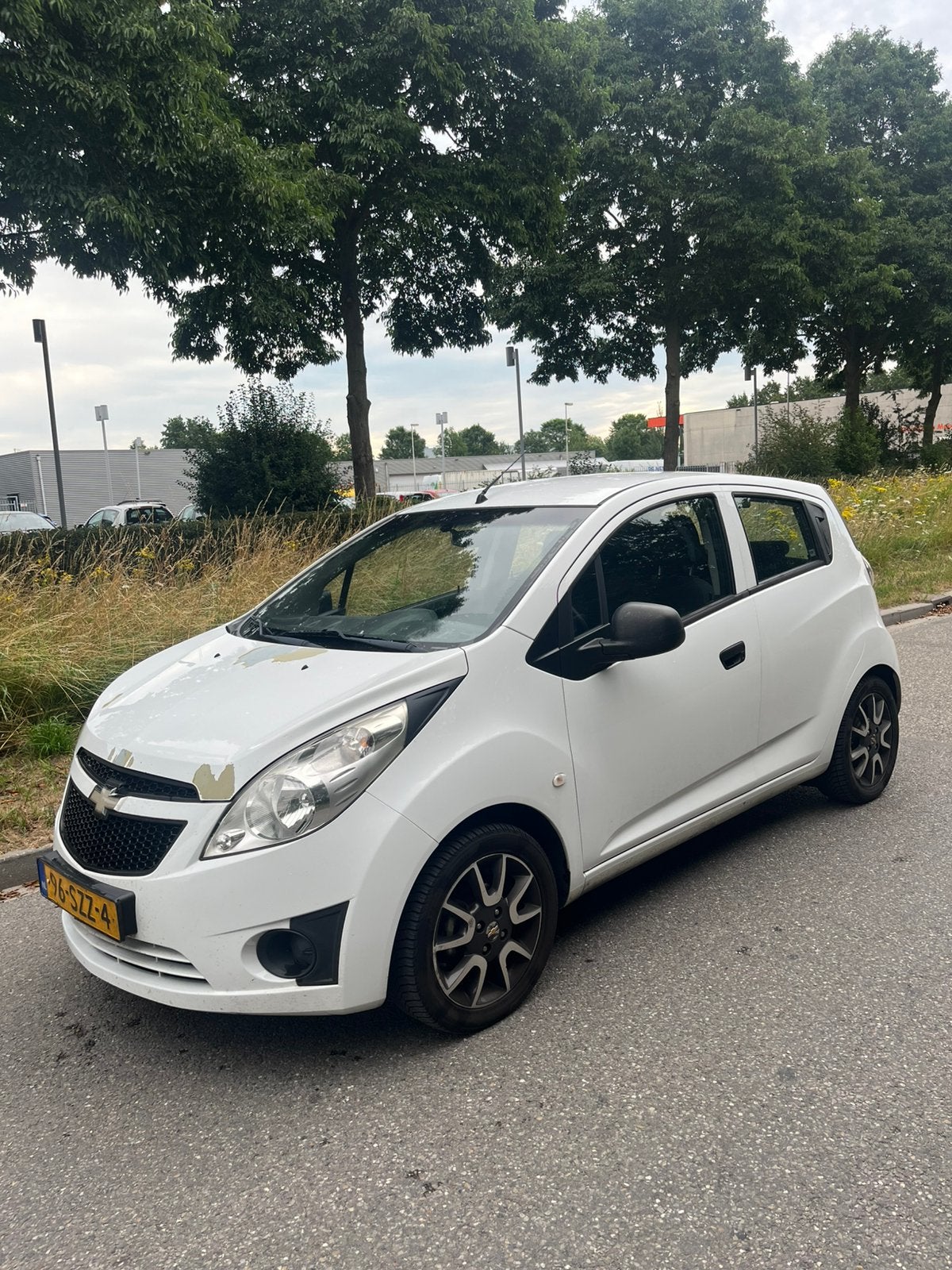 Chevrolet Spark 1.0 Bifuel 2012 Wit, Auto's, Chevrolet, 15 km/l, 37 €/maand, Elektrische ramen, 4 cilinders