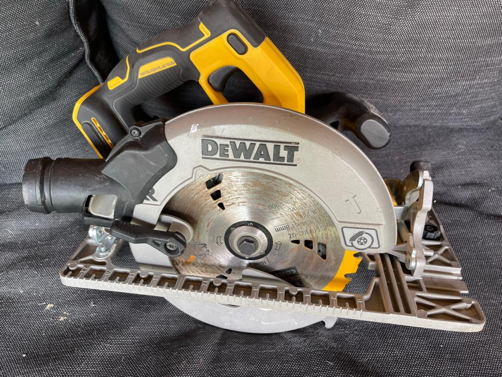 Dewalt 18 v cirkelzaag, Doe-het-zelf en Verbouw, Gereedschap | Zaagmachines, Cirkelzaag, Ophalen of Verzenden, Zo goed als nieuw