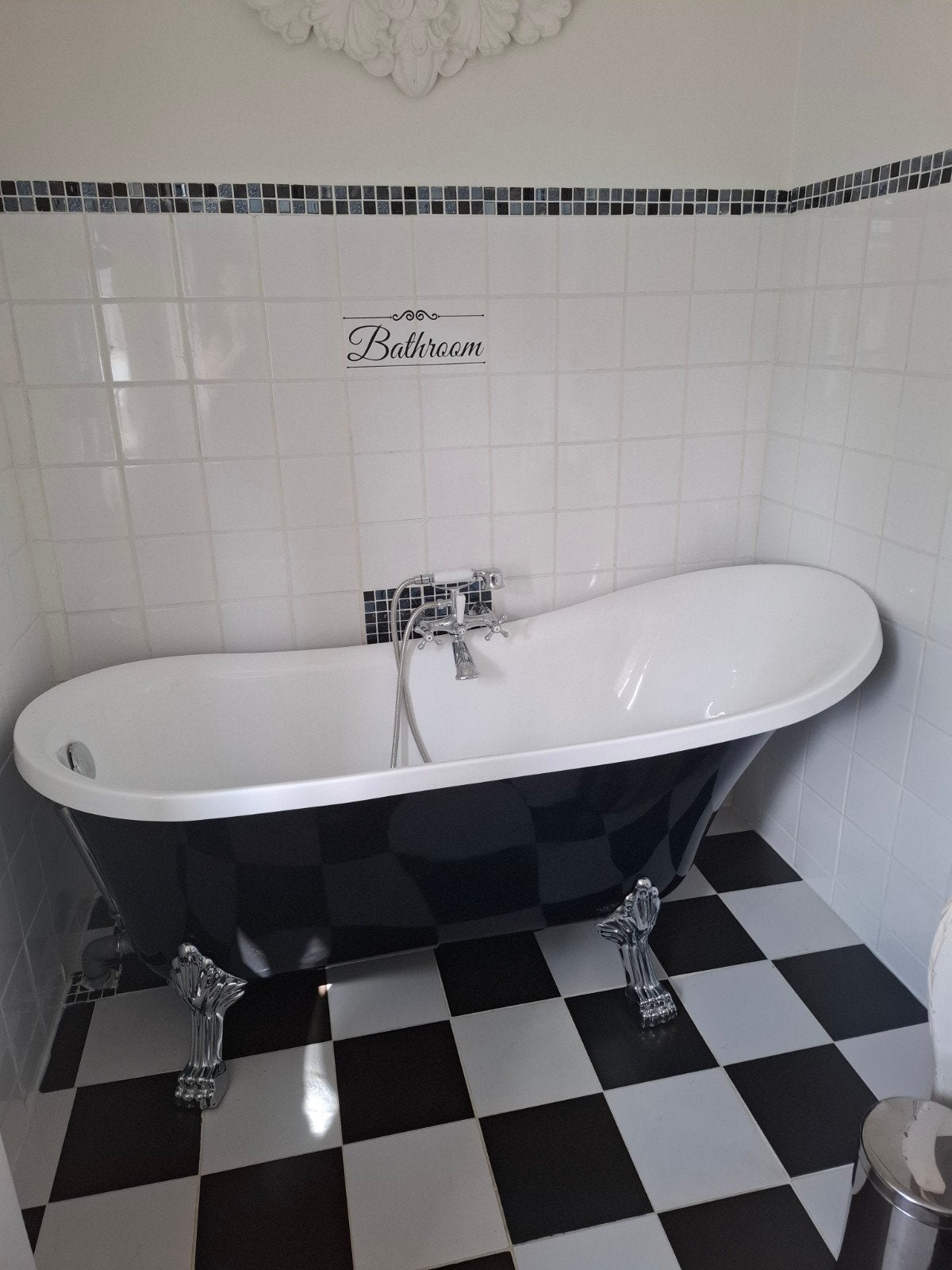 Prachtig bad z.g.a.n. met zilverkleurige pootjes, Huis en Inrichting, Badkamer | Complete badkamers, Zo goed als nieuw, Met bad