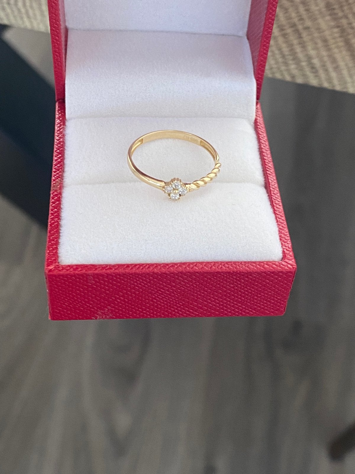 Mooie 14 karaat gouden ring, Nieuw, Ophalen of Verzenden, Met edelsteen, Dame