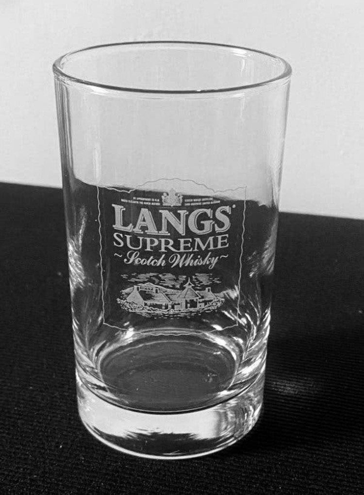 Glas van Lang’s Supreme Scotch whisky met logo. Hoogte 11 cm, Ophalen of Verzenden, Zo goed als nieuw, Borrel- of Shotglas