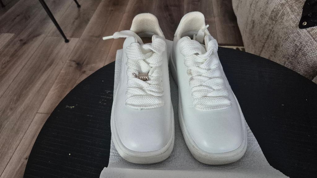 Burberry schoenen 2 keer gedragen maat 38, Zwart, Ophalen of Verzenden, Sneakers of Gympen, Zo goed als nieuw